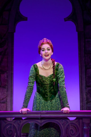 I_Know_It’s_Today_with_Whitney_Winfield_as_Fiona_L-vR (400x600)